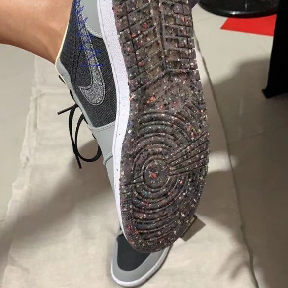 Light gray AJ1 low top shoes - Picture 2 of 4